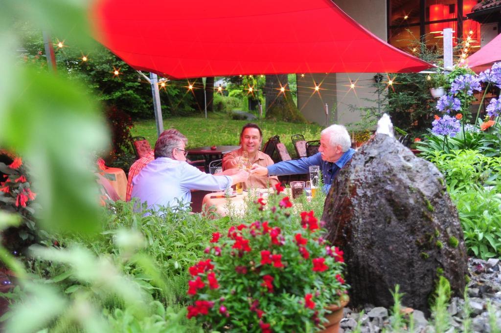 Hotel Restaurant Sonnenhof Weyerbusch Buitenkant foto